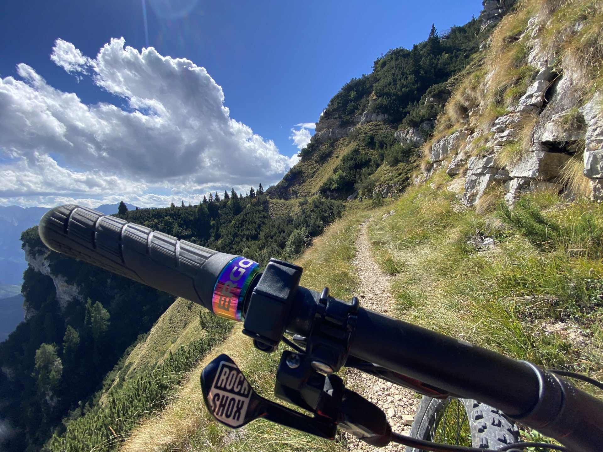 Dynamite Trails (E-MTB) - Singletrail-Feuerwerk auf alten Kriegswegen ...