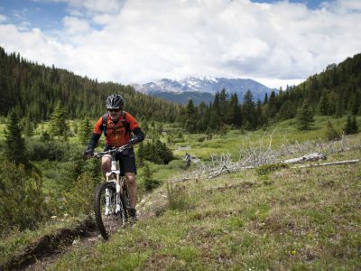 Bikereise in den Chilcotins in BC, Kanada, mit Mountainbikereisen.ch (Gian Ehrenzeller)
