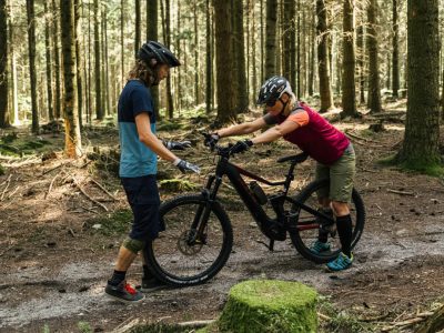 E Mountainbike Fahrtechnikkurs WEB Res 73 1536x1025 1080x810px