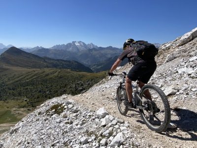 dynamite-trails-dolomiten-mountainbike-reisen-geführte-touren-singletrails
