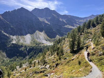 Valle-Aosta-Mountainbikereisen-Singletrails-geführte-Touren