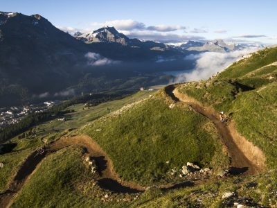 ENGADIN ST. MORITZ - Mountainbiker auf dem Flow Trail auf der Corviglia. Im Hintergrund St. Moritz-Bad, der Champferer- und Silvaplanersee.

ENGADIN ST. MORITZ - Mountain biker on the Flow Trail on the Corviglia, with Lake Champfer and Lake Silvaplana in the background.

ENGADIN ST. MORITZ - Biker lungo il Flow-trail del Corviglia. Sullo sfondo, St. Moritz Bad e i laghi di Champfer e di Silvaplana.

Copyright by: ENGADIN St. Moritz By-line: swiss-image.ch/Andreas Kern
